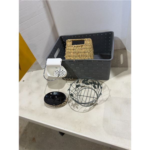 Assorted bath and basket