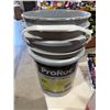 Image 1 : Two buckets