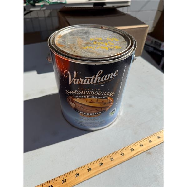 Variousness interior stain three-quarter full
