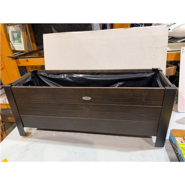 Grapevine planter box