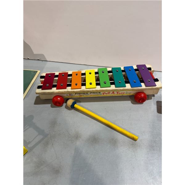 Vintage Fisher-price No. 870 Pull-A-Tune xylophone
