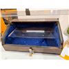 Image 2 : Display case