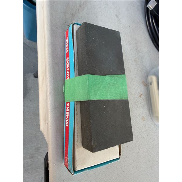 2 sharpening stones
