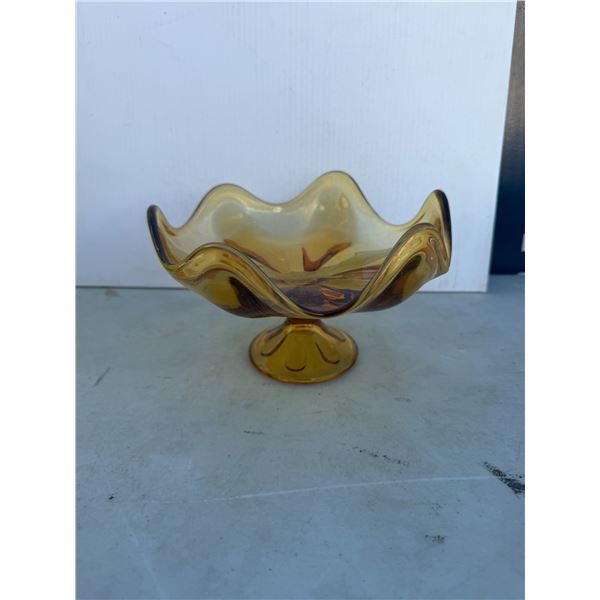Pedestal dish