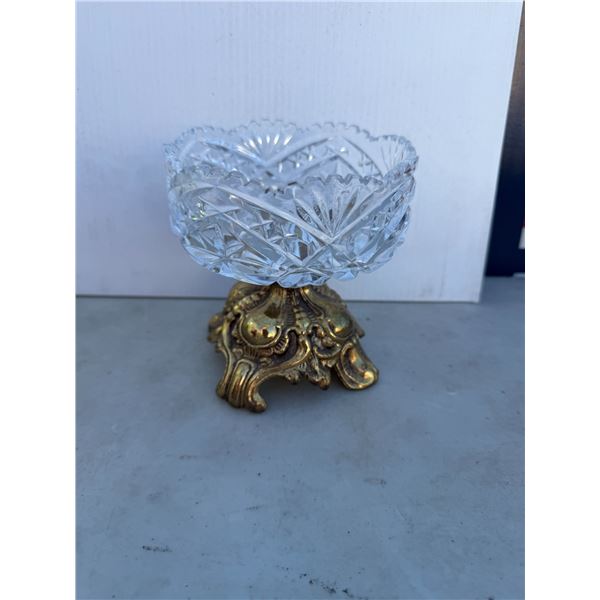 Pedestal crystal dish