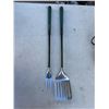Image 1 : Barbecue utensils