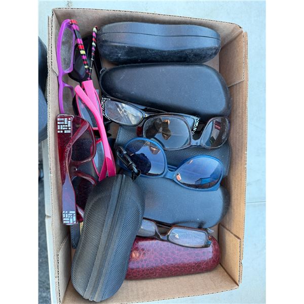 Sort of sunglasses and cases