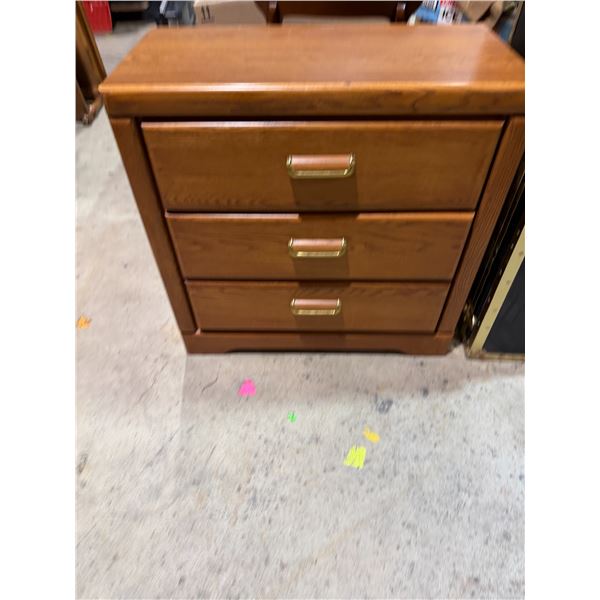 Dresser 30 1/2" x 16" x 30"