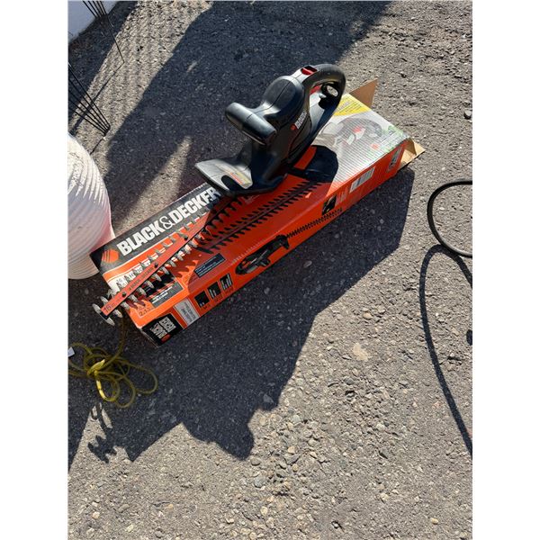 Black & Decker hedge trim