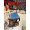 Image 1 : Antique chair