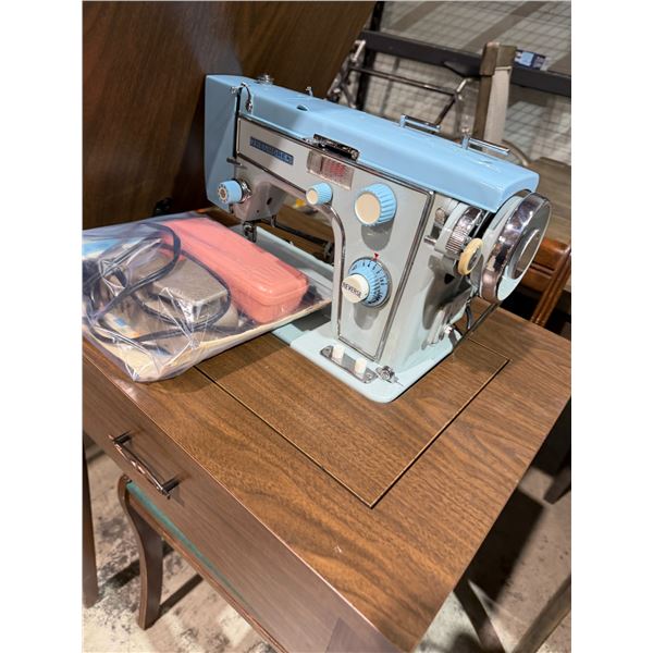Vintage Kenmore zig zag sewing machine in cabinet Model 781