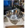 Image 1 : Large colander