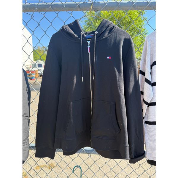 Tommy Hilfiger size XL