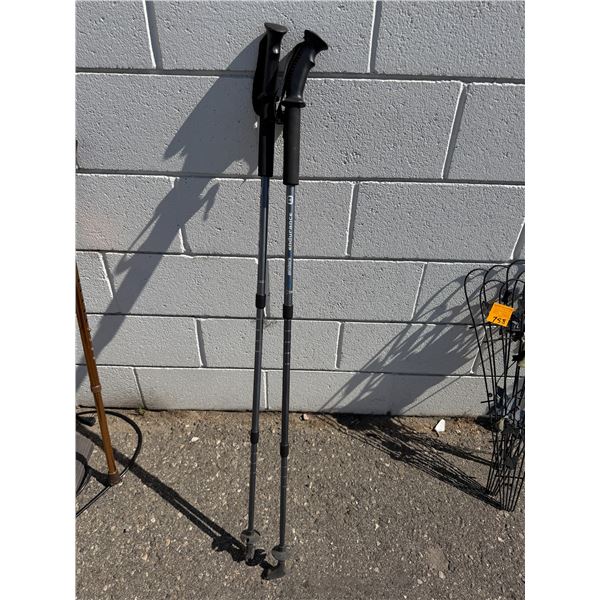 Anti-shock, endurance, adjustable walking sticks