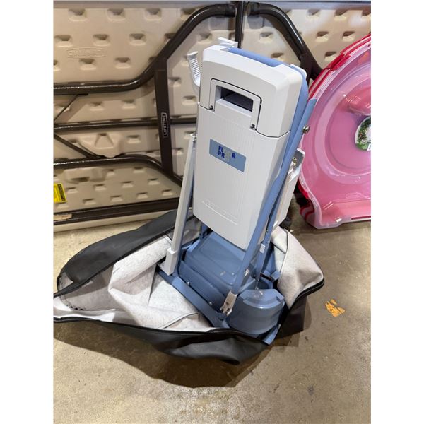 Floor shampooer