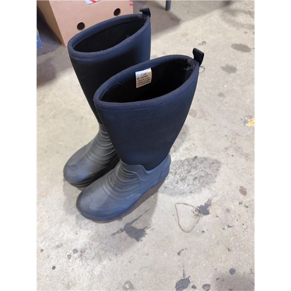 Boots size 10