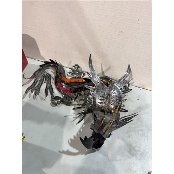 Tin dragon