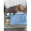 Image 1 : Towels and hat