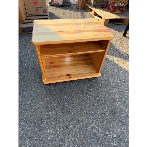 Small pine stand a2" x 15" x 19"