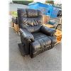 Image 1 : Leather recliner