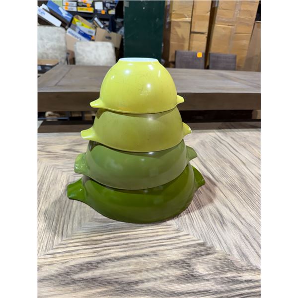 Pyrex nesting bowls