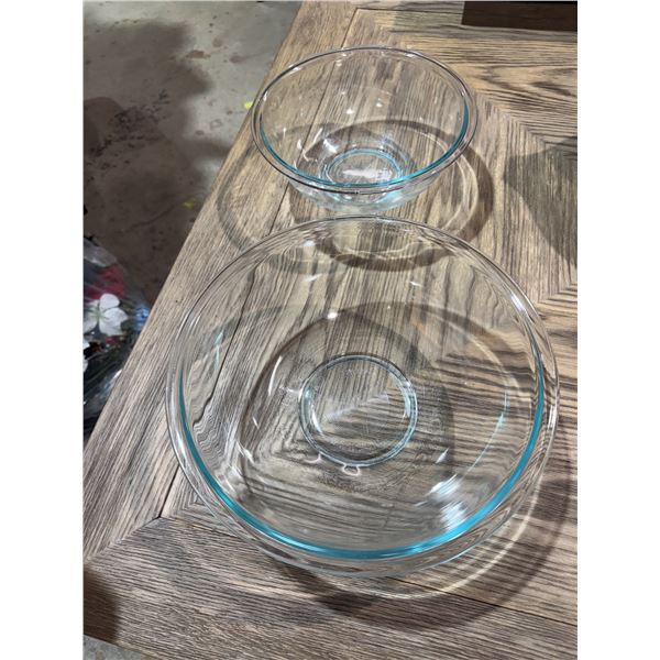Pyrex glass, mixing bowls