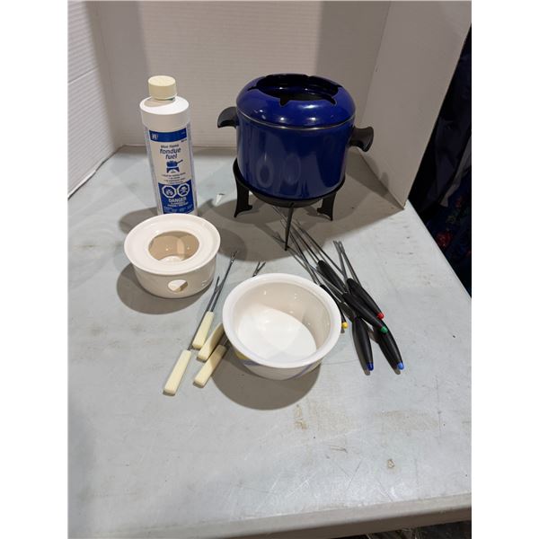 Fondue pot