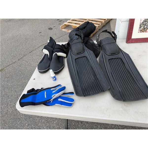 US divers size large water, shoes, size large and gloves