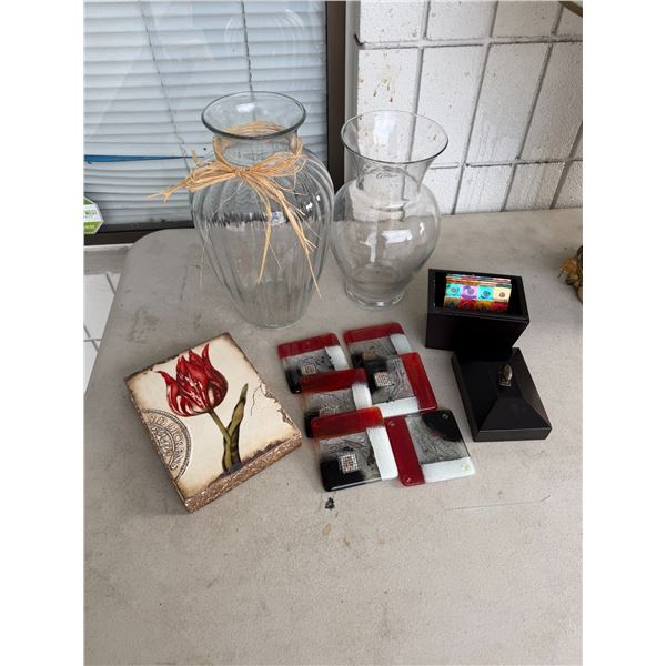 Vases costers and decor