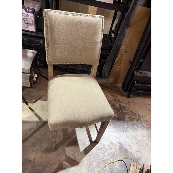Accent chair