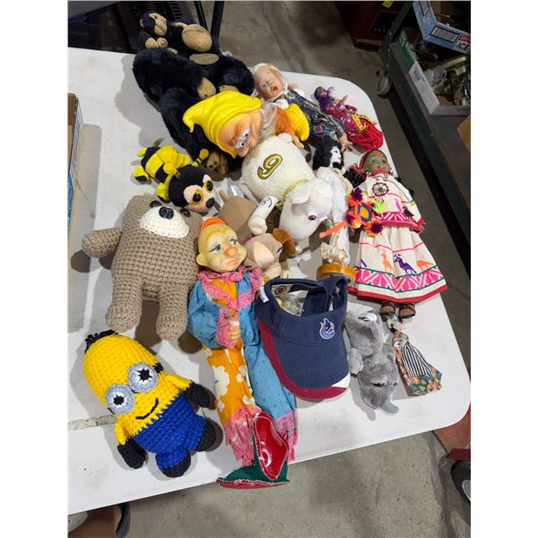 Assorted stuffy's and dolls