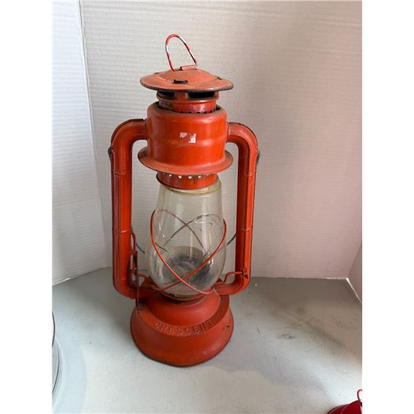 Crescent lantern
