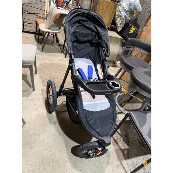 New floor model safety first jogging Stroller