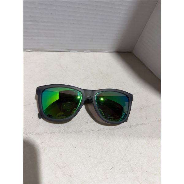 GOODR sunglasses green lenses