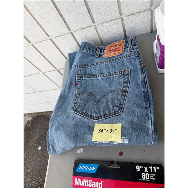 Levi's jeans size 38 x 34
