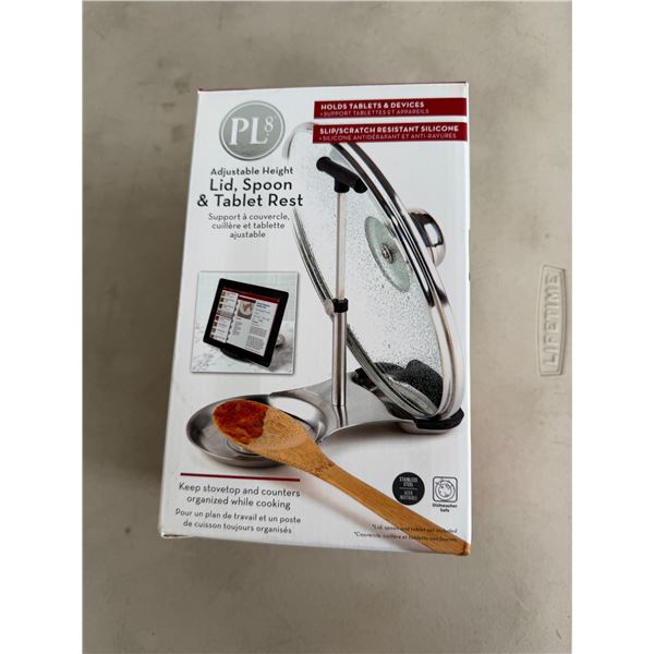 Lid and spoon and tablet rest