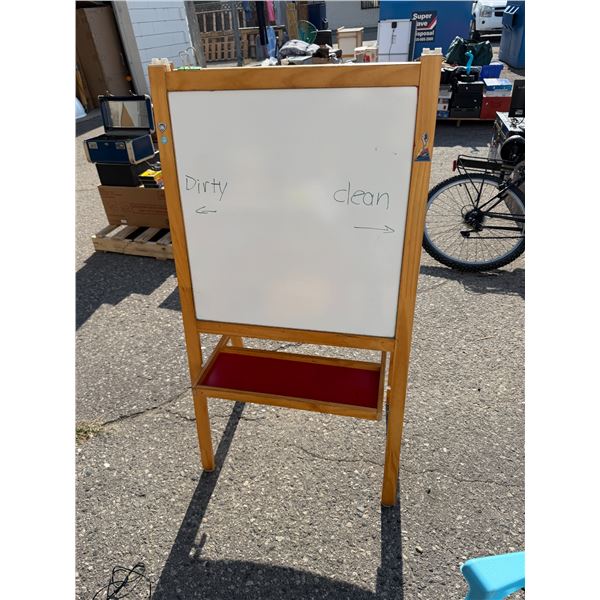 Easel and whiteboard /chalkboard