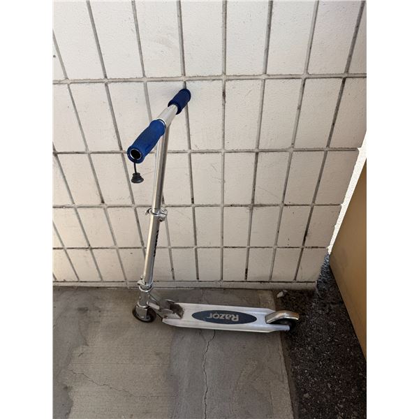 Razor scooter