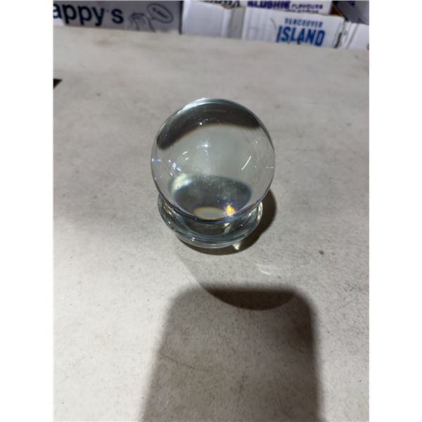 Glass bowl on stand