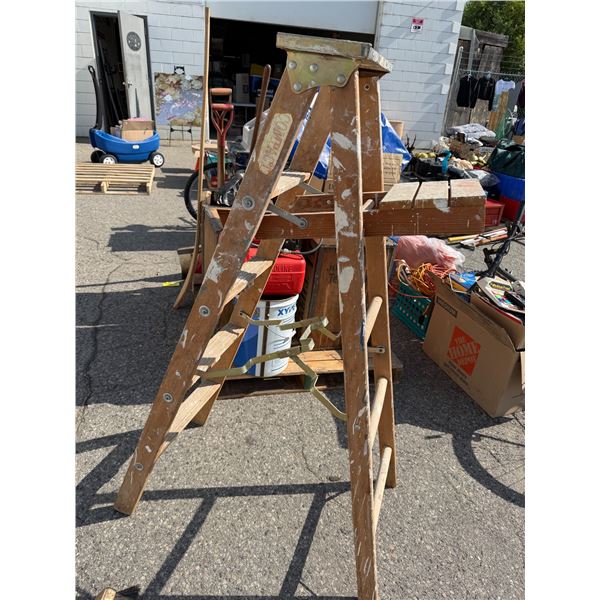Wood ladder