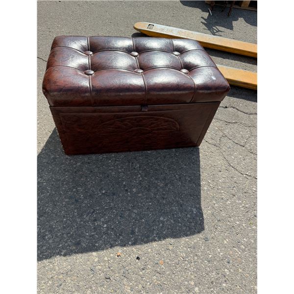 Vintage storage chest 29" x 18" x 16" tall