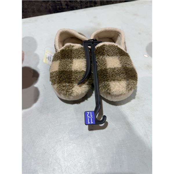 NWT slippers children's size 11/12