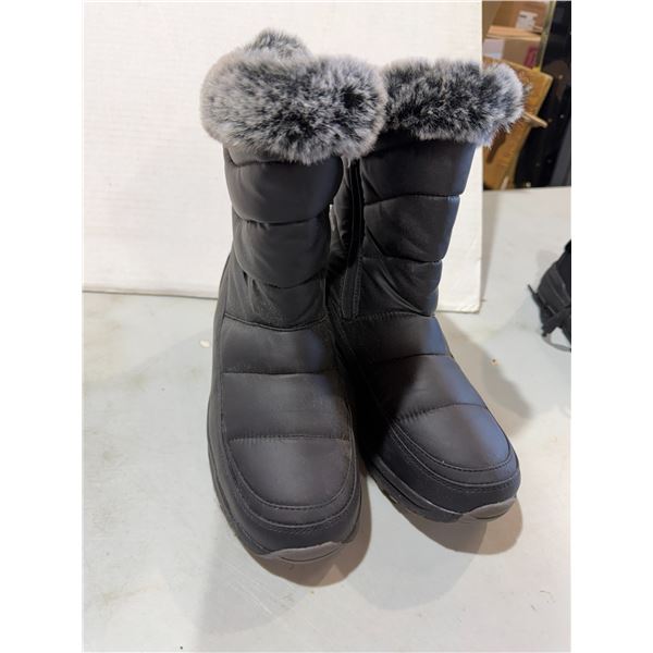 Boots size 9