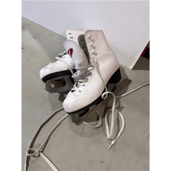 Skates Junior two