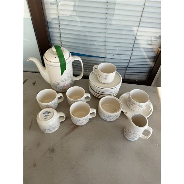 Misty aisle by NORITAKE