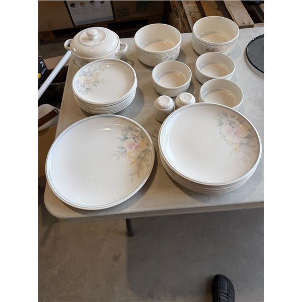 NORITAKE misty aisle dishes