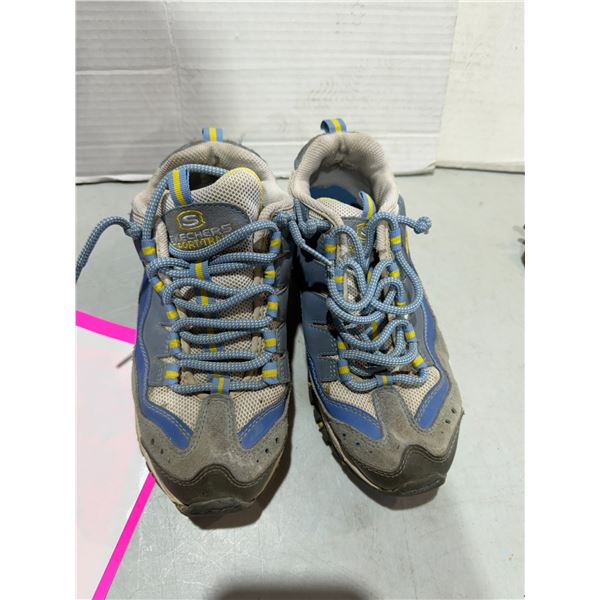 Sketchers size 6