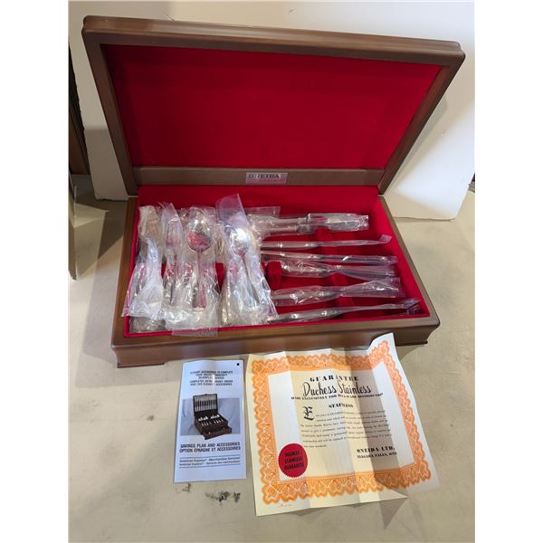 ONEIDA cutlery set