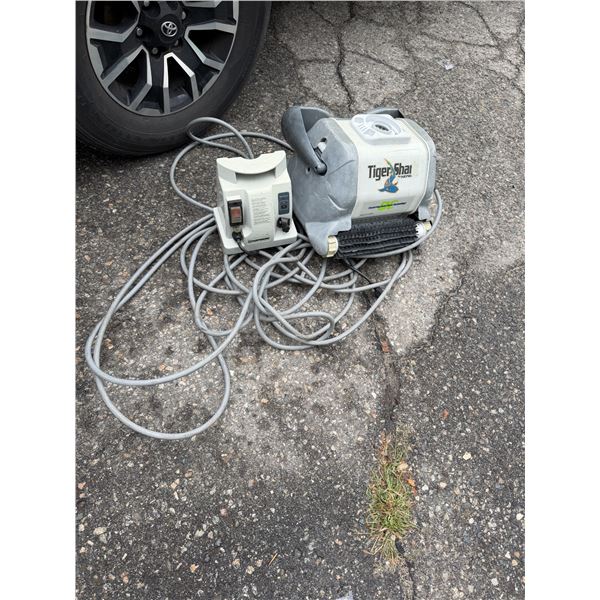 Tiger, shark pool vacuum working