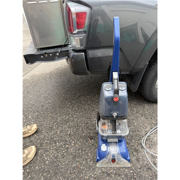 Hoover shampooer working